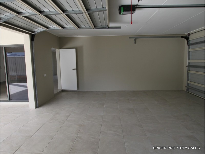 2 Graham Street, Tully QLD 4854