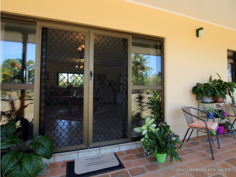 23 Vipiana Drive, Tully Heads QLD 4854