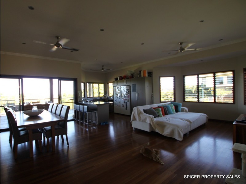 39 Dunkalli Crescent, Mission Beach QLD 4852