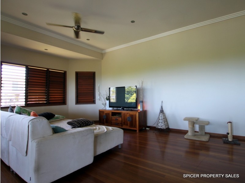39 Dunkalli Crescent, Mission Beach QLD 4852