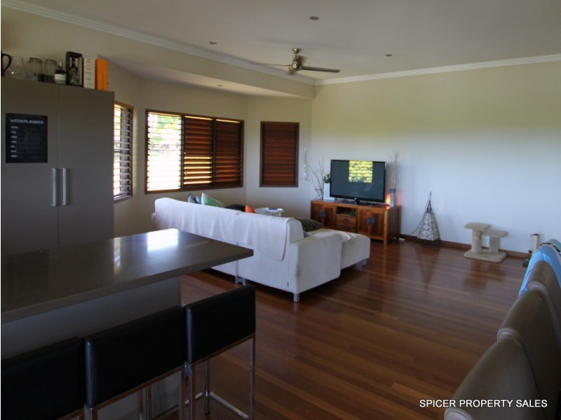 39 Dunkalli Crescent, Mission Beach QLD 4852