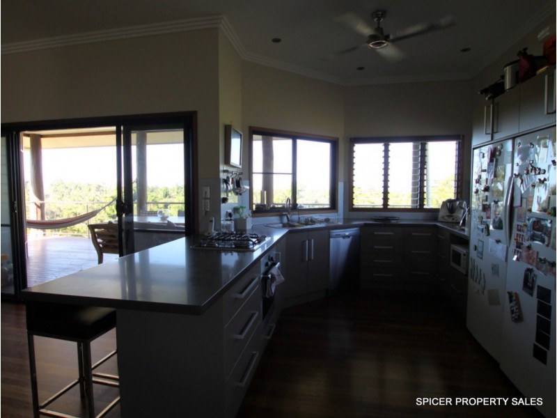 39 Dunkalli Crescent, Mission Beach QLD 4852
