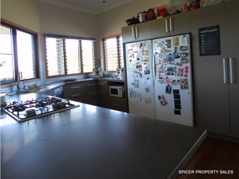 39 Dunkalli Crescent, Mission Beach QLD 4852