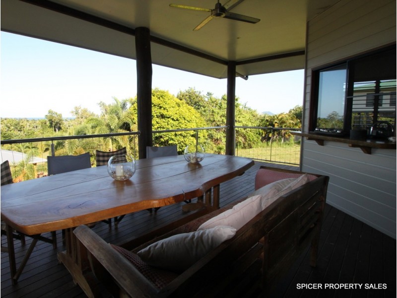 39 Dunkalli Crescent, Mission Beach QLD 4852