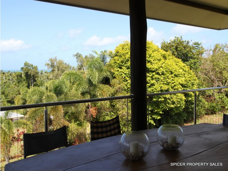 39 Dunkalli Crescent, Mission Beach QLD 4852