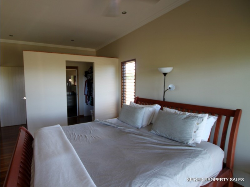 39 Dunkalli Crescent, Mission Beach QLD 4852