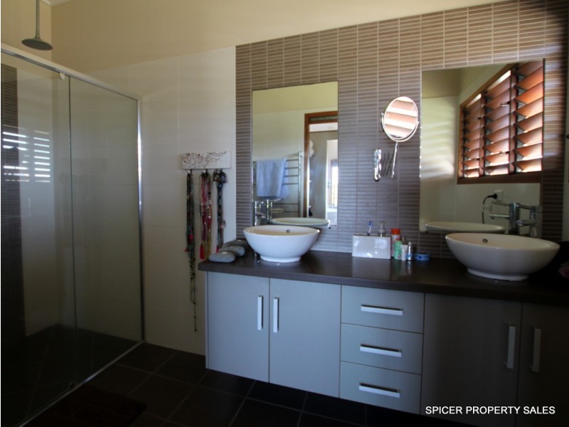39 Dunkalli Crescent, Mission Beach QLD 4852