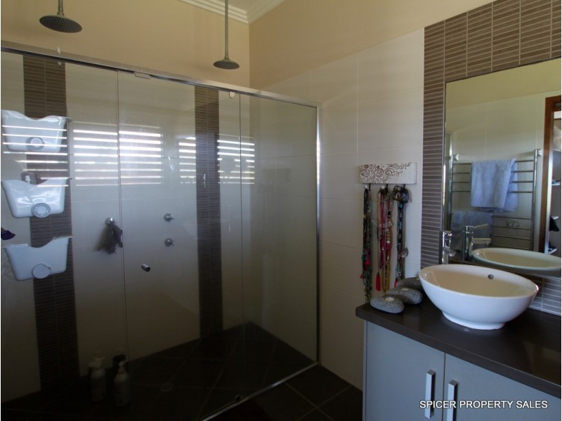 39 Dunkalli Crescent, Mission Beach QLD 4852