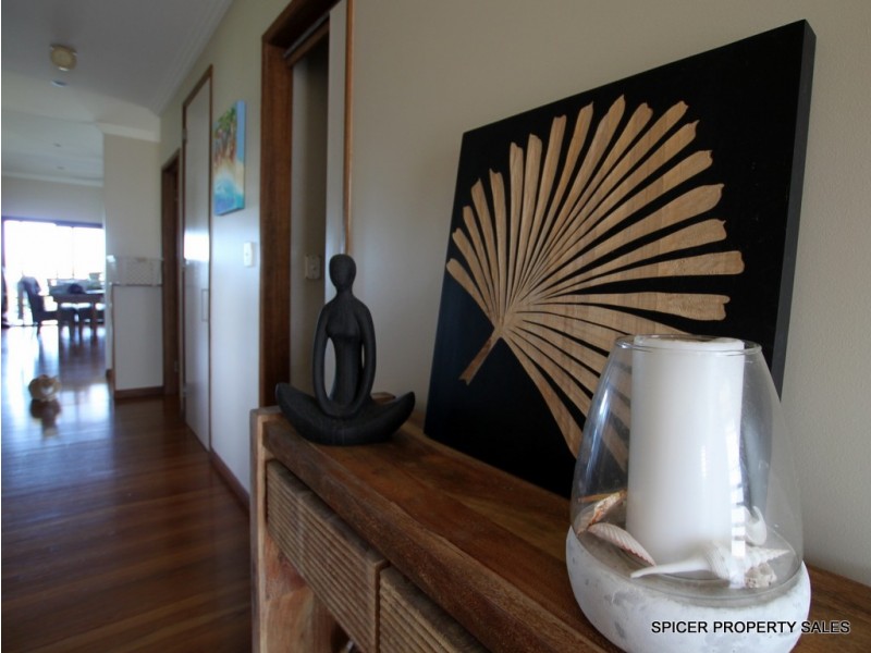 39 Dunkalli Crescent, Mission Beach QLD 4852