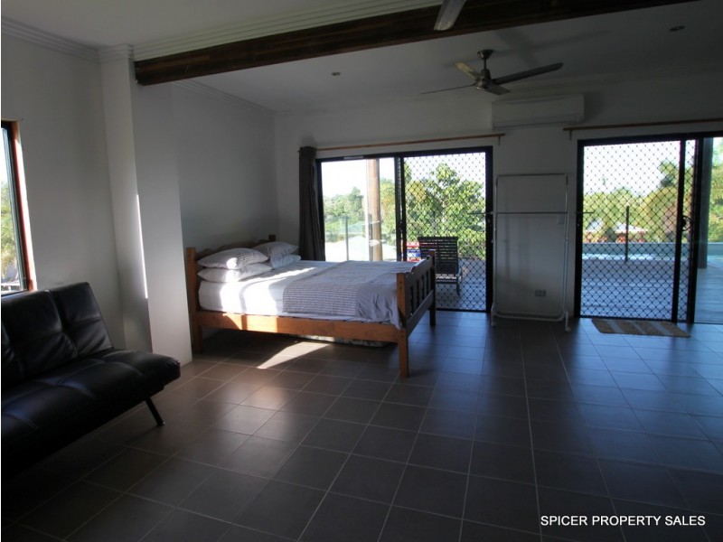 39 Dunkalli Crescent, Mission Beach QLD 4852