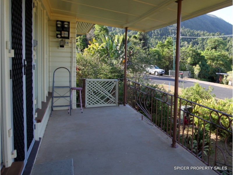 25 HYATT STREET, Tully QLD 4854