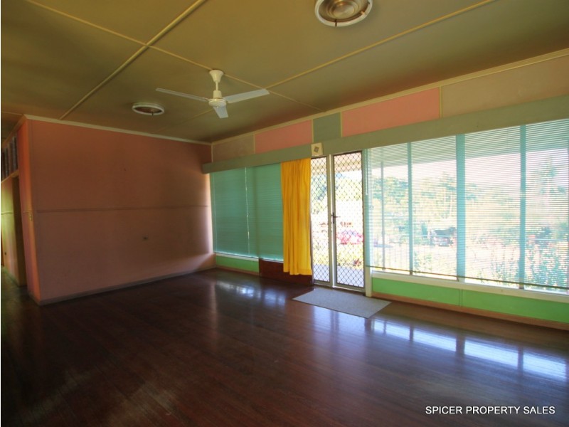 25 HYATT STREET, Tully QLD 4854