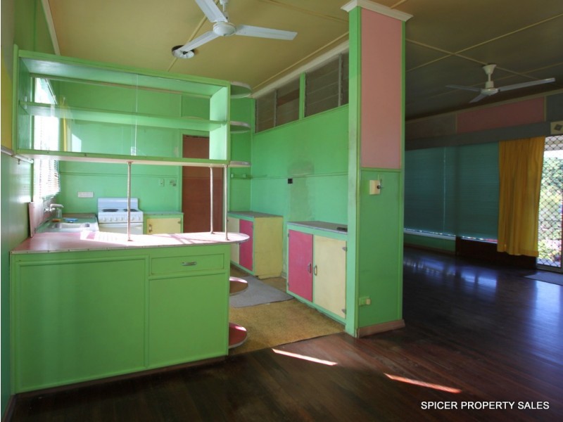 25 HYATT STREET, Tully QLD 4854