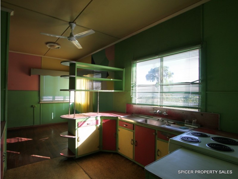 25 HYATT STREET, Tully QLD 4854