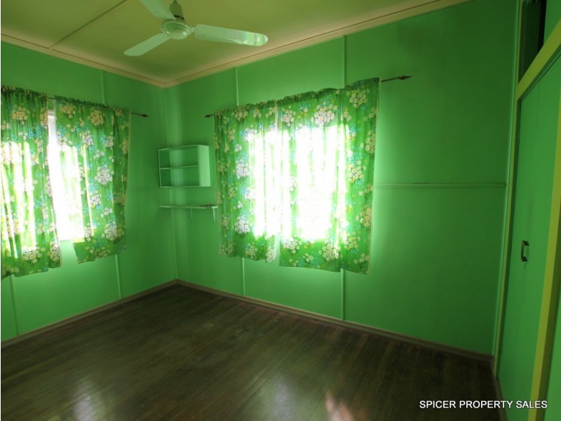 25 HYATT STREET, Tully QLD 4854