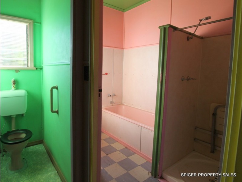 25 HYATT STREET, Tully QLD 4854