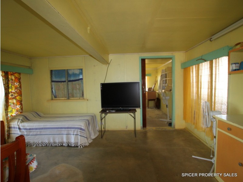 25 HYATT STREET, Tully QLD 4854