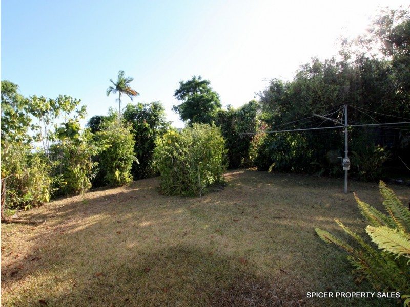 25 HYATT STREET, Tully QLD 4854