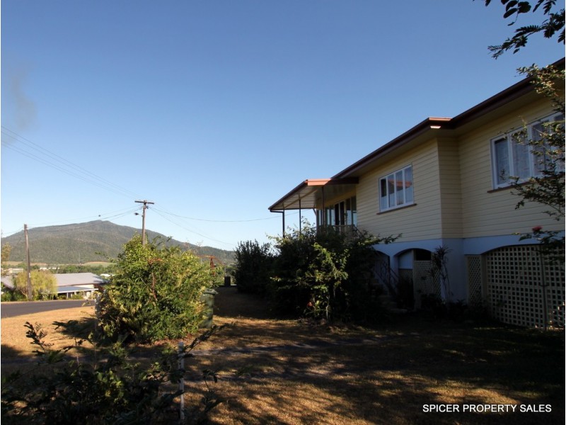 25 HYATT STREET, Tully QLD 4854