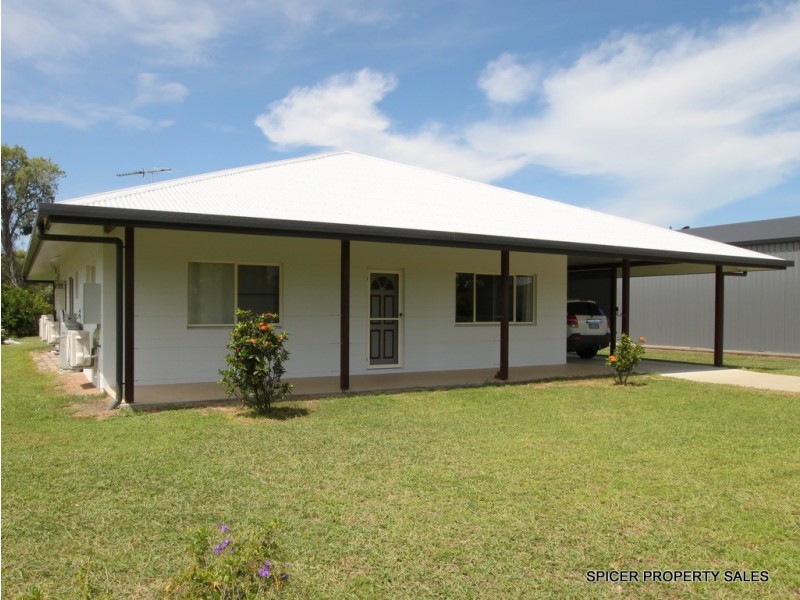 9 Amanda Crescent, Tully Heads QLD 4854