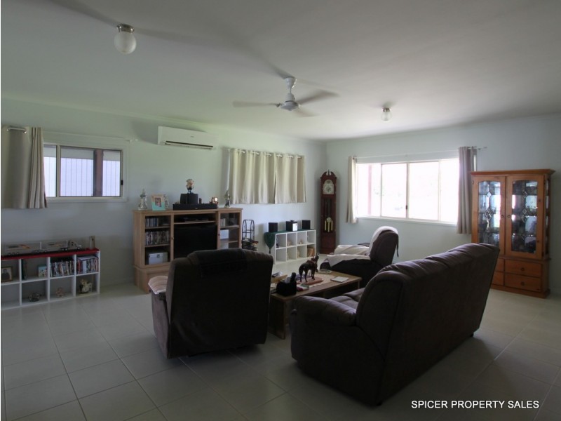 9 Amanda Crescent, Tully Heads QLD 4854