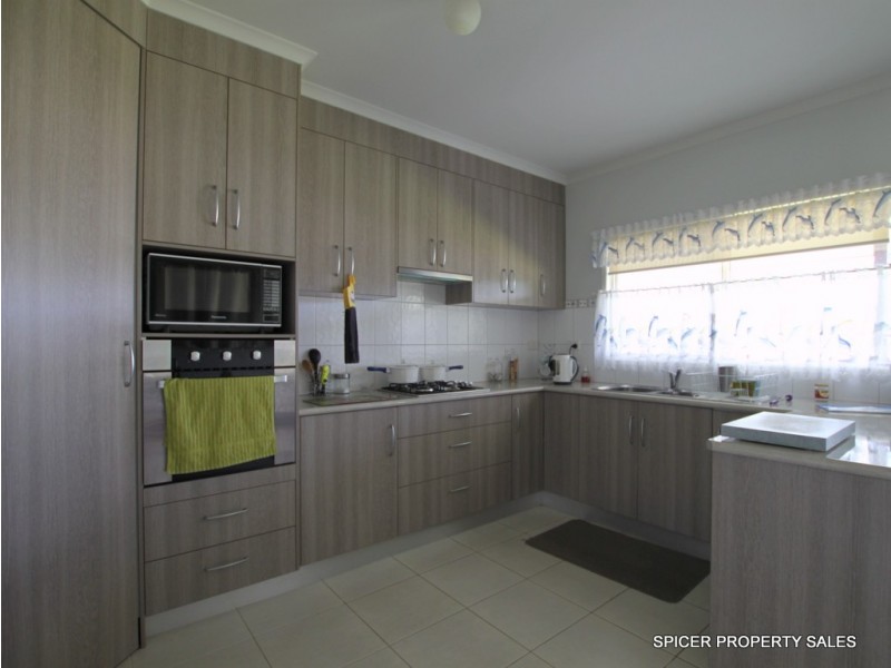 9 Amanda Crescent, Tully Heads QLD 4854