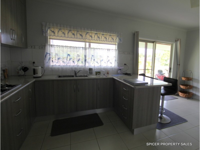 9 Amanda Crescent, Tully Heads QLD 4854