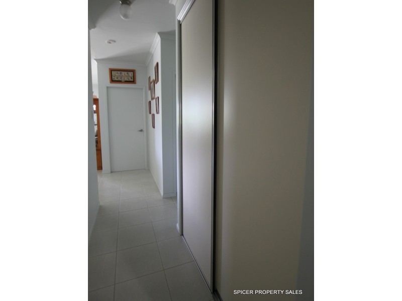 9 Amanda Crescent, Tully Heads QLD 4854