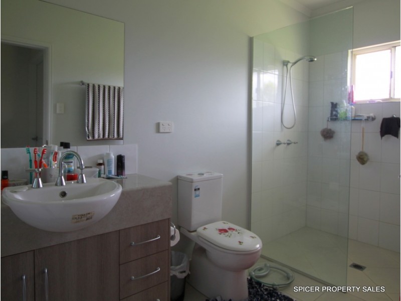 9 Amanda Crescent, Tully Heads QLD 4854