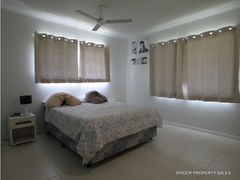 9 Amanda Crescent, Tully Heads QLD 4854