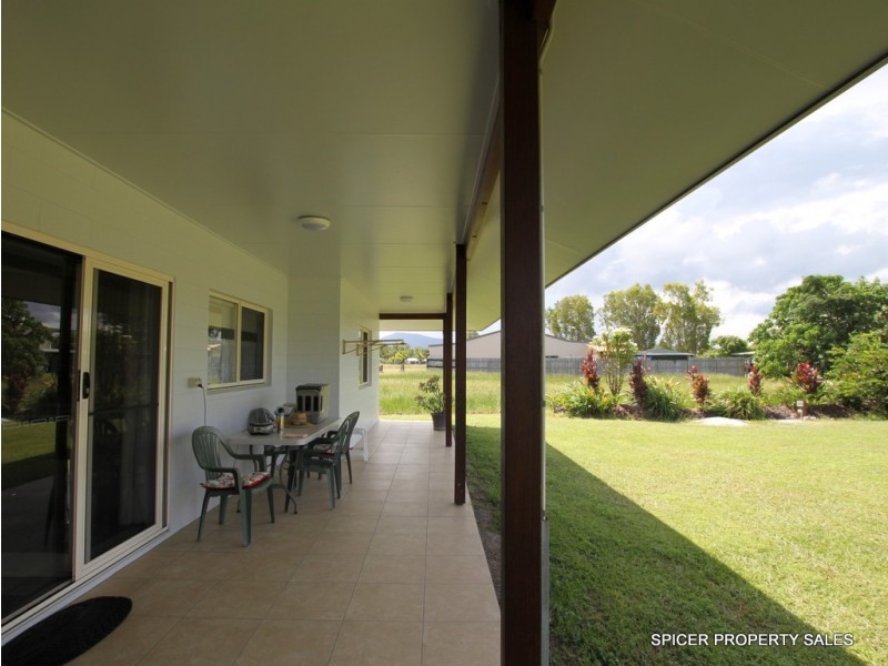 9 Amanda Crescent, Tully Heads QLD 4854