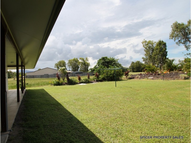 9 Amanda Crescent, Tully Heads QLD 4854