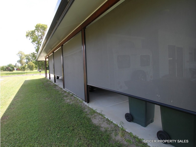 9 Amanda Crescent, Tully Heads QLD 4854