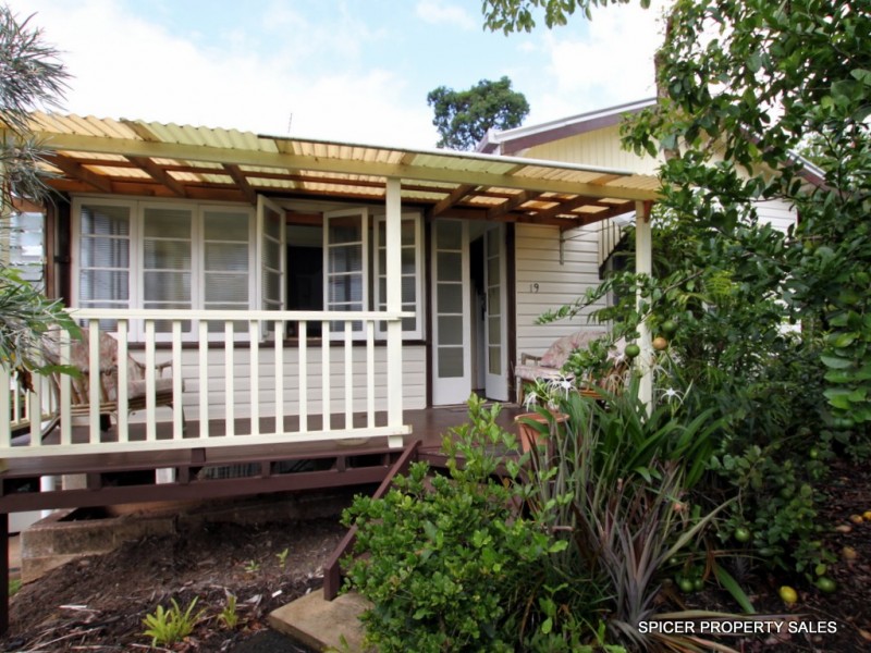 19 Hyatt Street, Tully QLD 4854