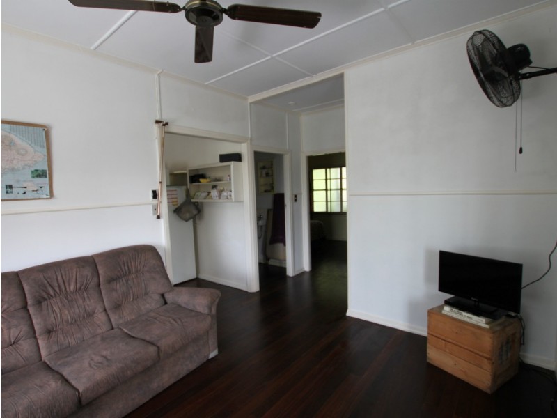 19 Hyatt Street, Tully QLD 4854