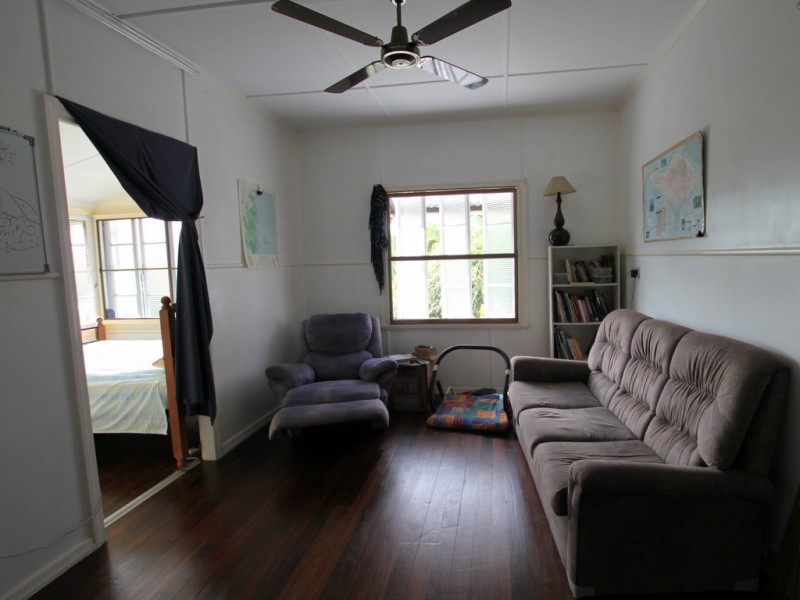 19 Hyatt Street, Tully QLD 4854