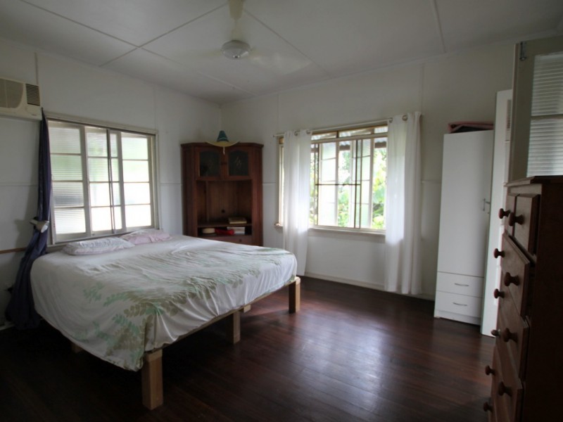 19 Hyatt Street, Tully QLD 4854