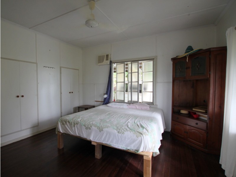 19 Hyatt Street, Tully QLD 4854