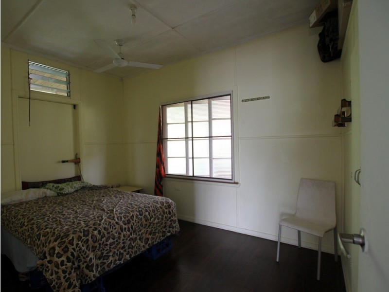 19 Hyatt Street, Tully QLD 4854