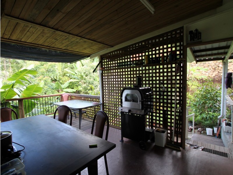 19 Hyatt Street, Tully QLD 4854