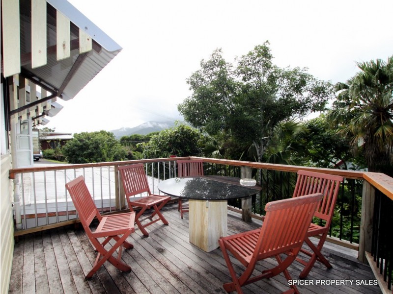 19 Hyatt Street, Tully QLD 4854