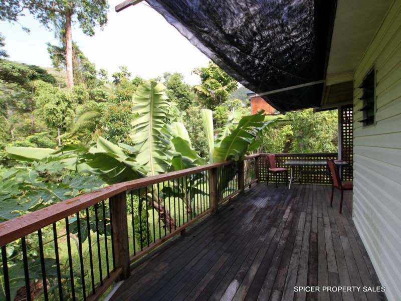 19 Hyatt Street, Tully QLD 4854