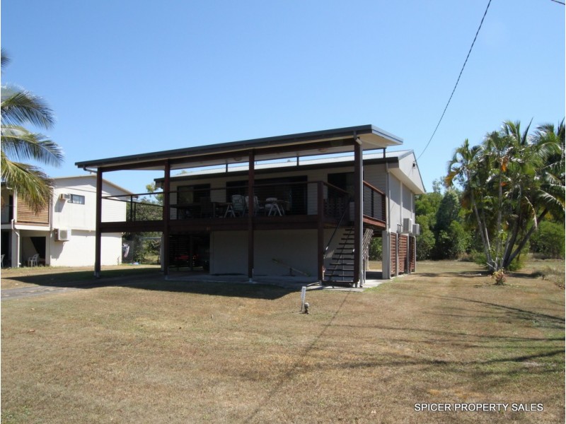 61 Taylor Street, Tully Heads QLD 4854