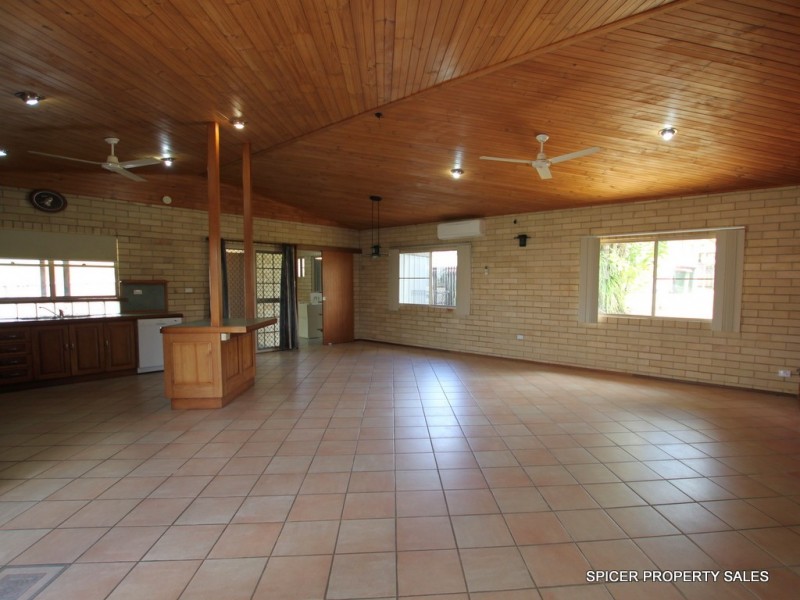 4 Dore Street, Tully QLD 4854