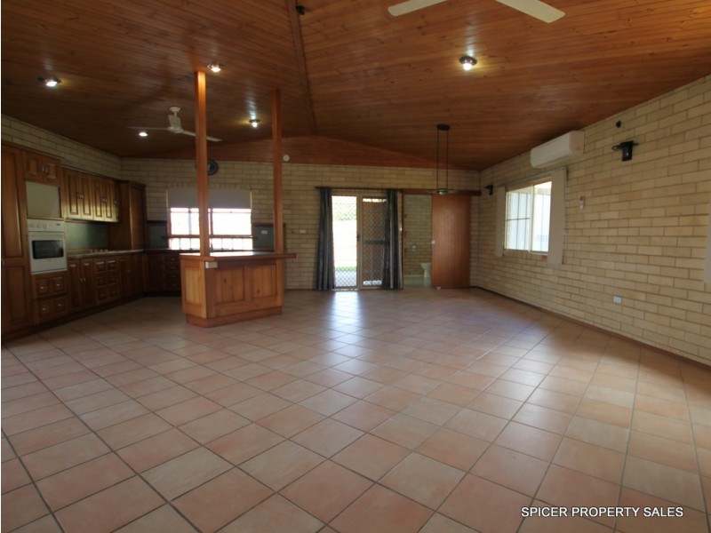 4 Dore Street, Tully QLD 4854