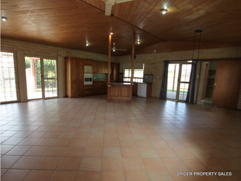 4 Dore Street, Tully QLD 4854