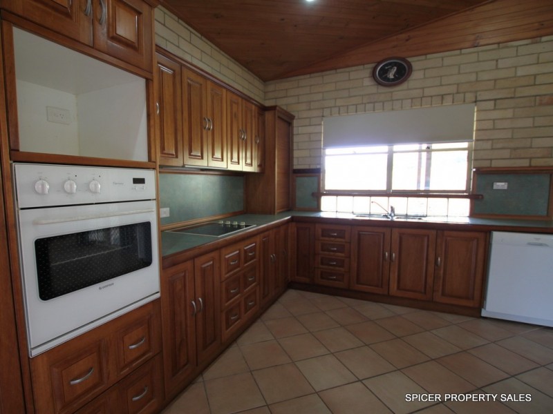 4 Dore Street, Tully QLD 4854