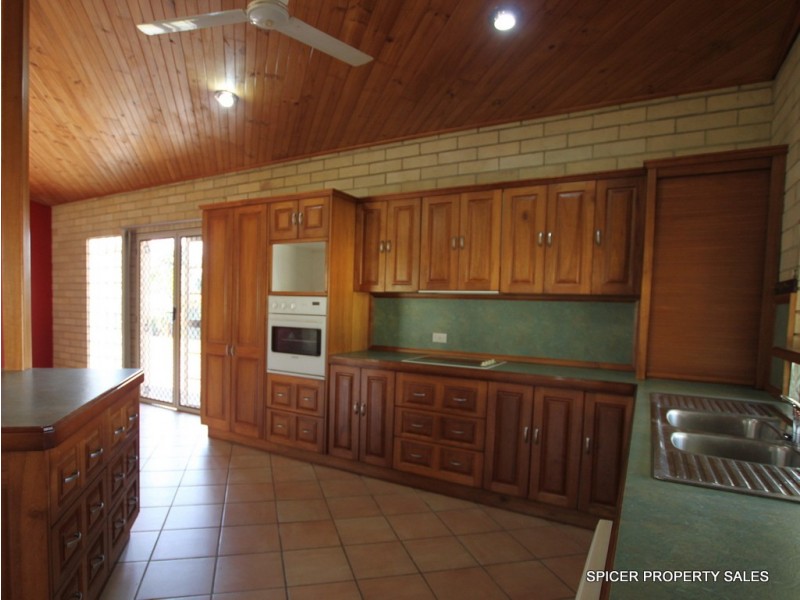 4 Dore Street, Tully QLD 4854