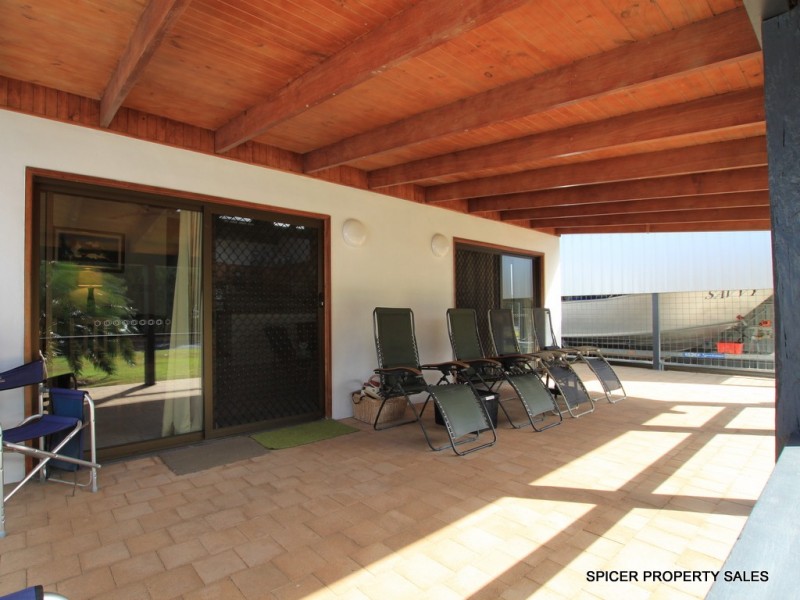 109 Taylor Street, Tully Heads QLD 4854