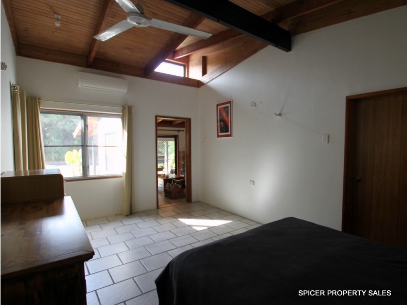 109 Taylor Street, Tully Heads QLD 4854